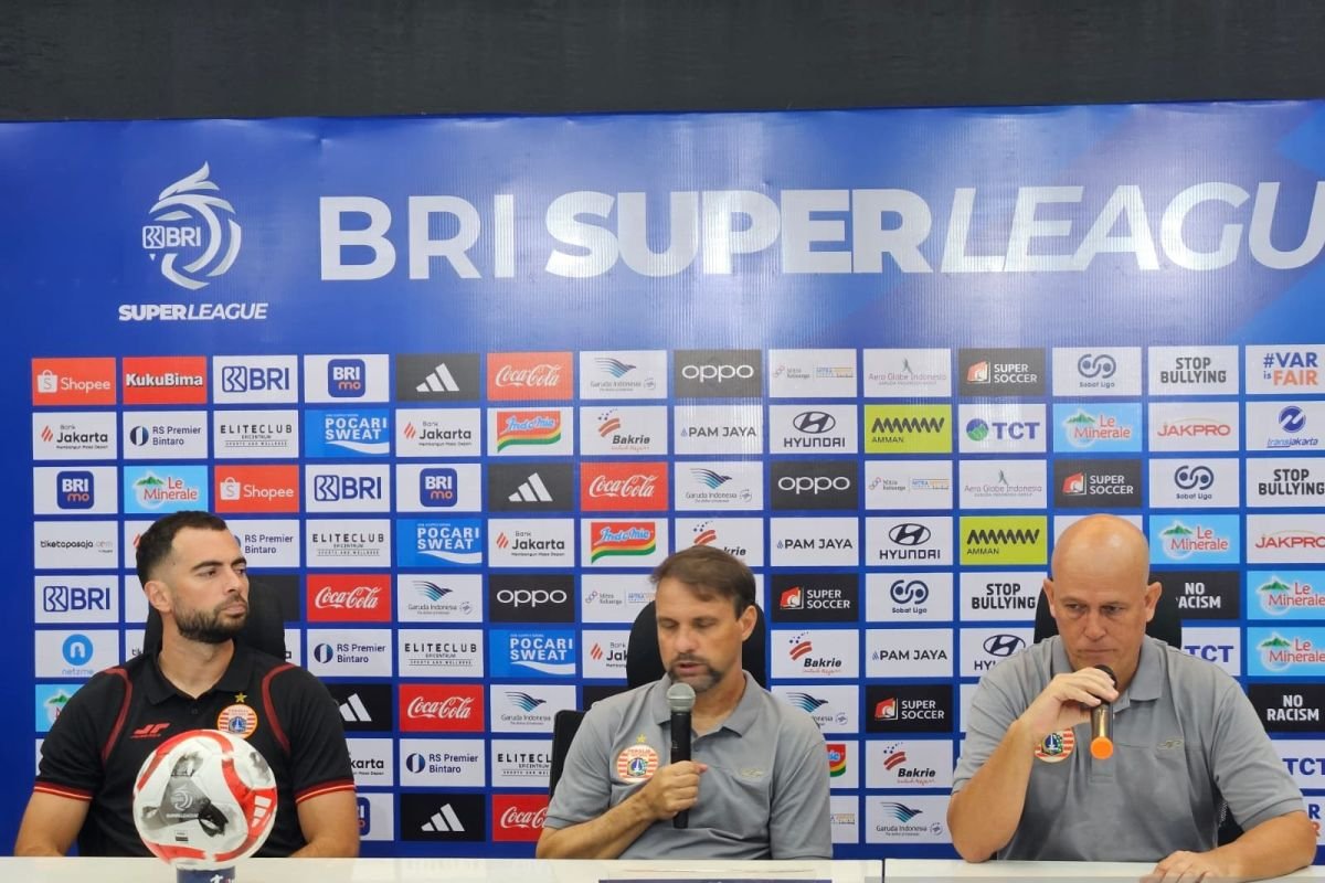 Alternatif judul untuk "Mauricio Souza Tak Janjikan Persija Bermain Cantik" bisa jadi:

1. "Mauricio Souza: Fokus pada Hasil, Bukan Hanya Permainan Indah"
2. "Pelatih Baru Persija: Janji Tidak Selalu Berbentuk Estetika"
3. "Mauricio Souza Menekankan Efisiensi di Atas Estetika untuk Persija"
4. "Persija di Bawah Arahan Mauricio Souza: Utamakan Strategi daripada Gaya"
5. "Mauricio Souza: Komitmen pada Kemenangan Daripada Permainan Menawan"

Silakan pilih atau sesuaikan sesuai kebutuhan!