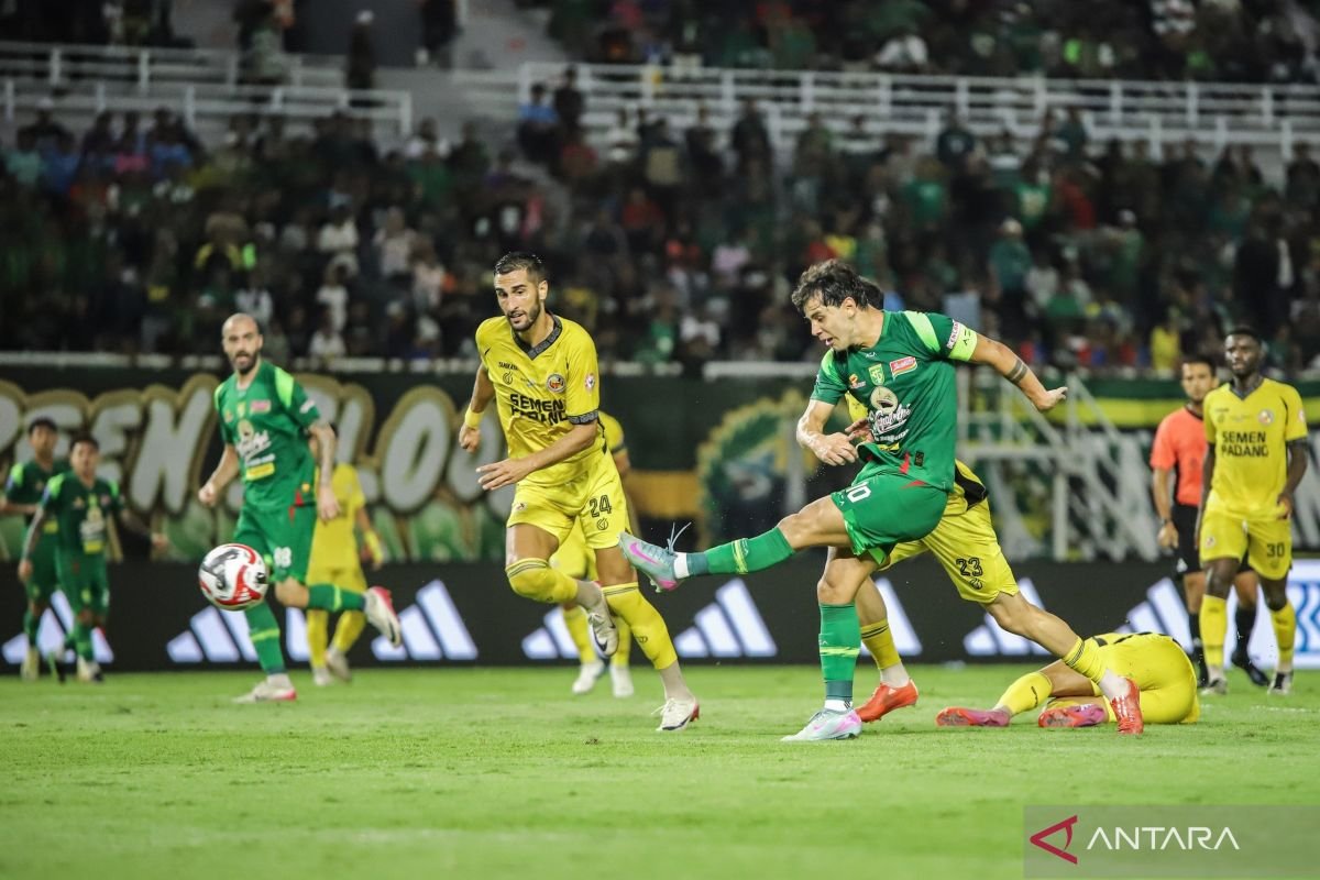 Persebaya Surabaya Memenangkan Pertandingan Dengan Skor Tipis 1-0 Melawan Semen Padang
