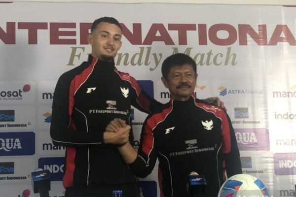 Sure! Here are some alternate title suggestions for "Ivar Jenner Nilai Tim Asuhan Indra Sjafri Kaya Taktik":

1. "Ivar Jenner: Penilaian Taktik Tim Indra Sjafri yang Beragam"
2. "Analisis Ivar Jenner terhadap Taktik Cerdas Tim Indra Sjafri"
3. "Ivar Jenner Menggali Kekayaan Taktik Tim Asuhan Indra Sjafri"
4. "Taktik Beragam: Penilaian Ivar Jenner terhadap Strategi Indra Sjafri"
5. "Ivar Jenner: Menyimak Keunggulan Taktik Tim Indra Sjafri"
6. "Ivar Jenner: Strategi Kreatif Tim Indra Sjafri di Lapangan"
7. "Mengupas Taktik Canggih Tim Indra Sjafri menurut Ivar Jenner"
8. "Ivar Jenner: Taktik Tim Asuhan Indra Sjafri yang Menginspirasi"

Feel free to use or modify any of these suggestions!