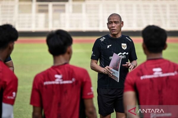 Tentu! Berikut adalah beberapa alternatif judul untuk "Nova Minta Pemainnya Introspeksi Sebelum Berlaga di Piala Dunia U-17":

1. "Nova Ajak Pemain Lakukan Refleksi Diri Sebelum Piala Dunia U-17"
2. "Pesan Nova: Introspeksi Diri Sebelum Menghadapi Piala Dunia U-17"
3. "Nova Dorong Pemain untuk Merenung Sebelum Piala Dunia U-17"
4. "Persiapan Mental: Nova Sarankan Pemain Introspeksi Sebelum Piala Dunia U-17"
5. "Sebelum Piala Dunia U-17, Nova Ingatkan Pemain untuk Introspeksi"

Semoga salah satu dari judul-judul ini sesuai dengan yang Anda cari!